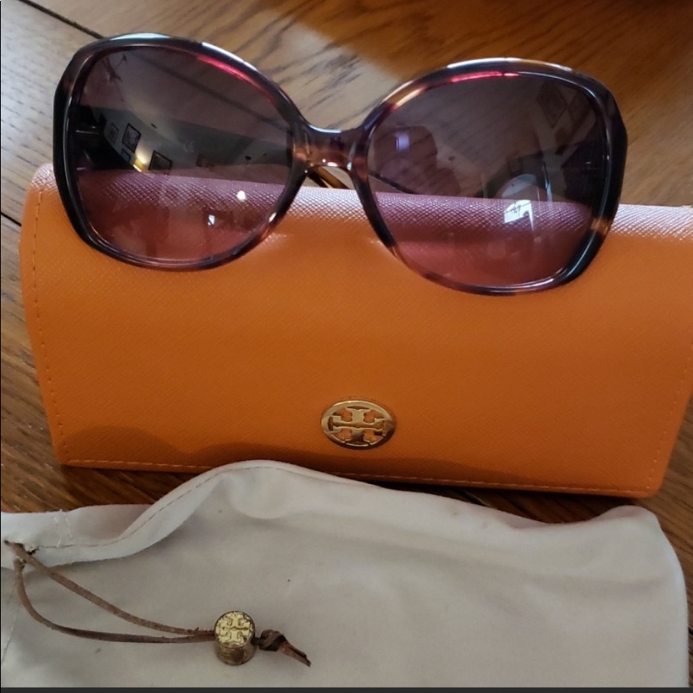 Tory Burch sunglasses 🕶